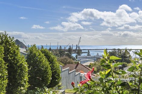 Photo of property in 32a Bayly Road, Moturoa, New Plymouth, 4310