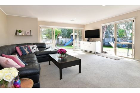 Photo of property in 11 Lakeside Drive, Orewa, 0931