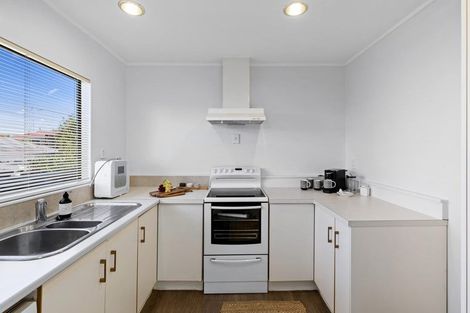 Photo of property in 18 Edgeworth Road, Glenfield, Auckland, 0629