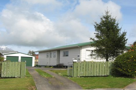 Photo of property in 6 Rangiora Place, Inglewood, 4330