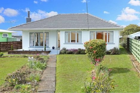 Photo of property in 50 Matipo Road, Te Atatu Peninsula, Auckland, 0610