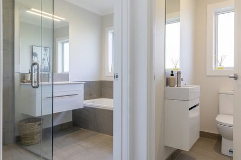 Photo of property in 7 Lochinvar Lane, Acacia Bay, Taupo, 3385