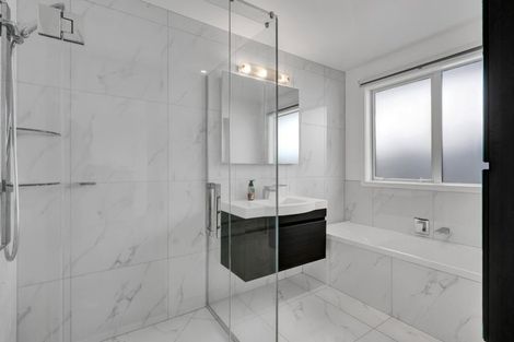 Photo of property in 4 Vardon Way, Waiwhakaiho, New Plymouth, 4312