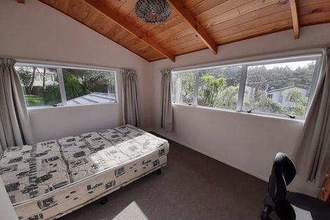 Photo of property in 14 La Roche Place, Northcote, Auckland, 0627
