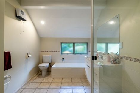 Photo of property in 23a Lake Road, Northcote, Auckland, 0627