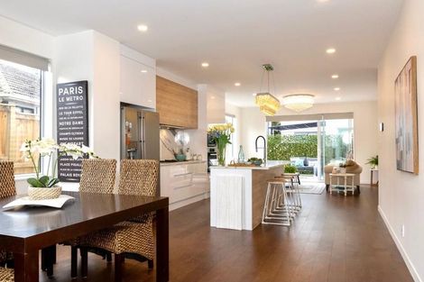 Photo of property in 5 Gladfield Lane, Te Atatu Peninsula, Auckland, 0610