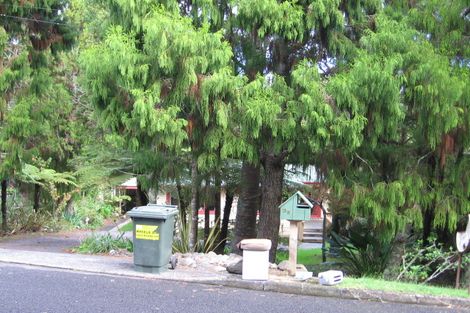 Photo of property in 35 Ngaio Road, Titirangi, Auckland, 0604