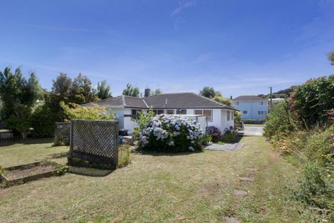 Photo of property in 2 Owhiti Street, Titahi Bay, Porirua, 5022