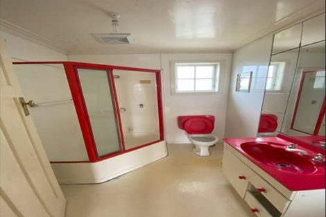 Photo of property in 3170 Great North Road, New Lynn, Auckland, 0600