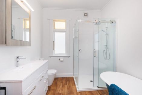 Photo of property in 28 Thames Street, Rongotea, 4476
