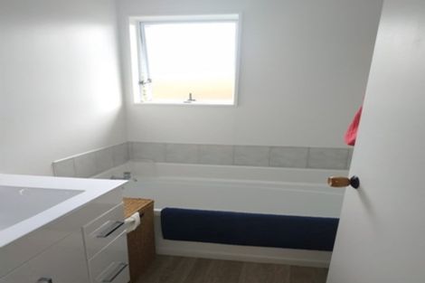 Photo of property in 2/44 Granville Drive, Massey, Auckland, 0614