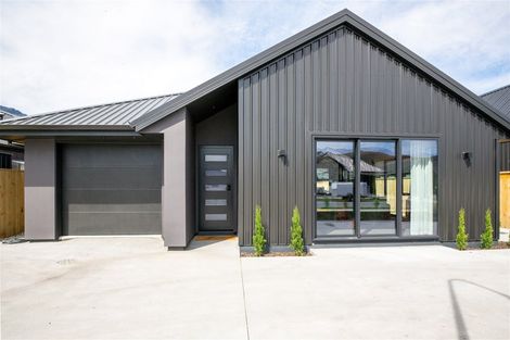 Photo of property in 21 Shelduck Road, Jacks Point, 9371
