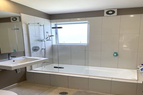 Photo of property in 33 Tiketike Way, Brooklyn, Wellington, 6021