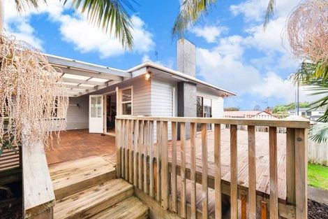 Photo of property in 5 Trengove Place, West Harbour, Auckland, 0618
