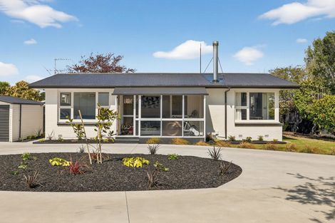 Photo of property in 100 Avondale Road, Avondale, Christchurch, 8061