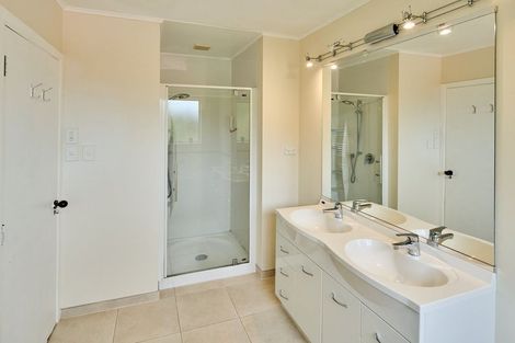 Photo of property in 14 Ardal Grove, Tirohanga, Lower Hutt, 5010