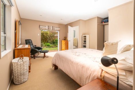 Photo of property in 12 Fiona Grove, Karori, Wellington, 6012