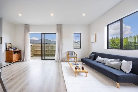 Photo of property in 1 Papa Orchard Drive, Kumeu, 0810