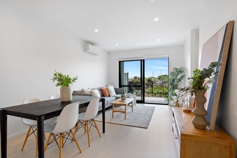Photo of property in 4 Juniper Drive, Rosehill, 2113
