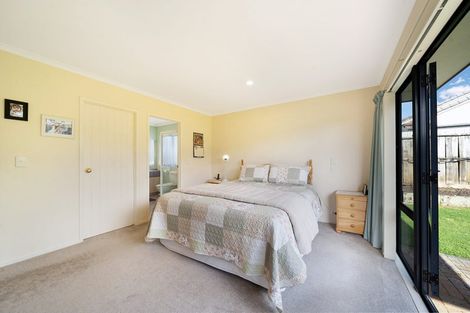 Photo of property in 4 Russett Grove, Henderson, Auckland, 0612
