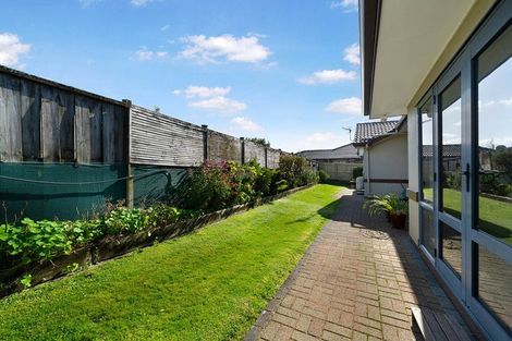 Photo of property in 4 Russett Grove, Henderson, Auckland, 0612