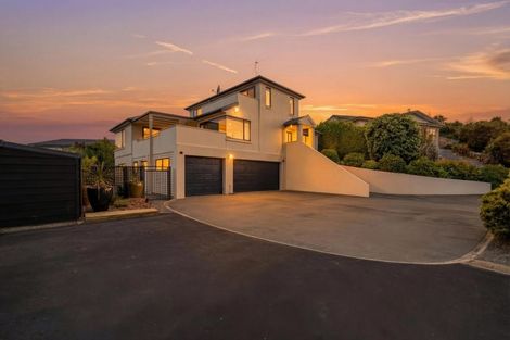 Photo of property in 31 Highcrest Heights, Westmorland, Christchurch, 8025