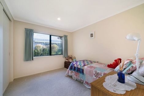 Photo of property in 4 Russett Grove, Henderson, Auckland, 0612