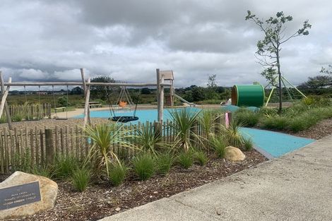 Photo of property in 5 Aquamarine Road, Rosehill, Papakura, 2113