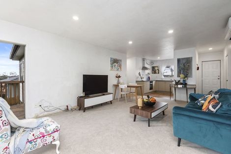 Photo of property in 24 Dovey Place, Massey, Auckland, 0614