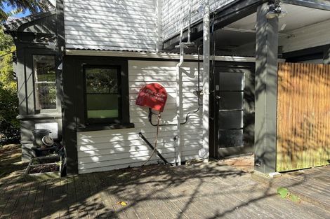 Photo of property in 2/136 Glenmore Street, Northland, Wellington, 6012