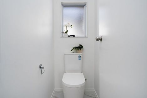 Photo of property in 2/5 Newington Road, Henderson, Auckland, 0612