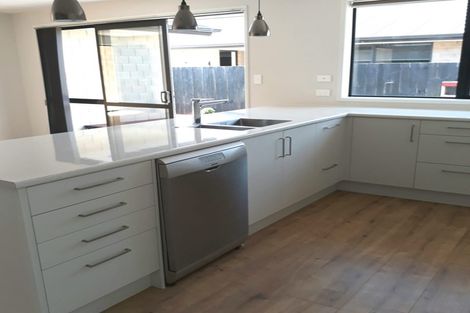 Photo of property in 14 Modello Lane, Waiuku, 2123