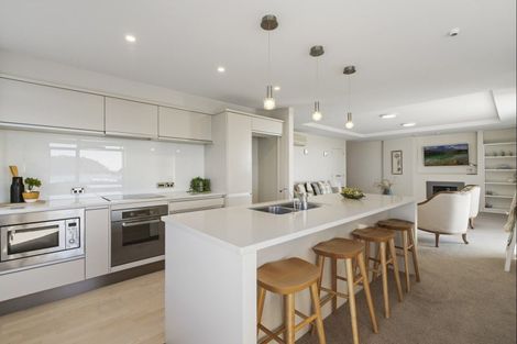 Photo of property in 10/48 Marine Parade, Mount Maunganui, 3116