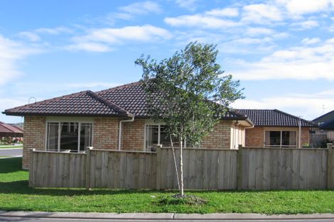 Photo of property in 2 Karson Place, Flat Bush, Auckland, 2016