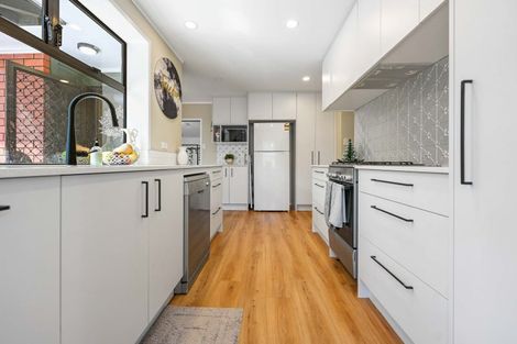 Photo of property in 8 Lorraine Place, Glenview, Hamilton, 3206