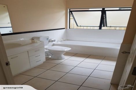 Photo of property in 12 Lone Tree Avenue, Te Atatu Peninsula, Auckland, 0610