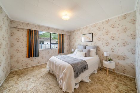 Photo of property in 42 Hartford Crescent, Totara Park, Upper Hutt, 5018