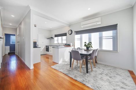 Photo of property in 1 Kingswood Road, Papatoetoe, Auckland, 2025