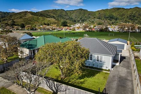 Photo of property in 33 Gibson Crescent, Naenae, Lower Hutt, 5011