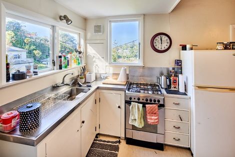 Photo of property in 46 Northland Road, Northland, Wellington, 6012