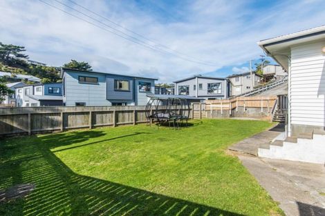 Photo of property in 53 Glanmire Road, Newlands, Wellington, 6037