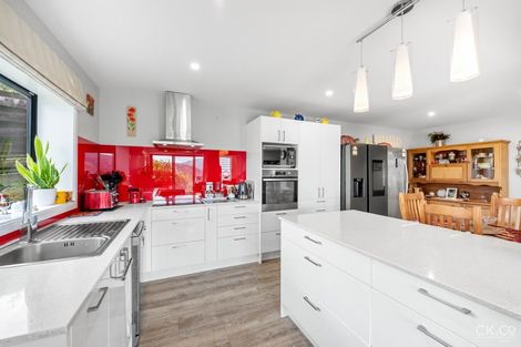 Photo of property in 12 Roman Close, Silverstream, Upper Hutt, 5019