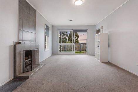 Photo of property in 15 Paton Avenue, Te Atatu South, Auckland, 0610