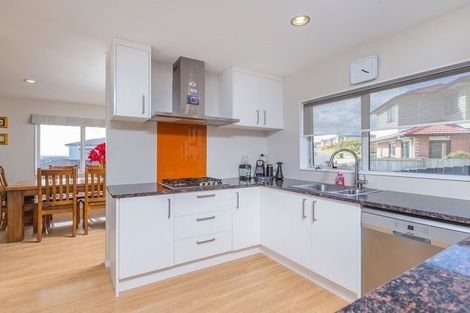Photo of property in 32 Kirikiri Drive, Papakura, 2110