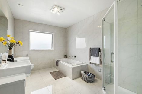 Photo of property in 116 Glendhu Road, Bayview, Auckland, 0629