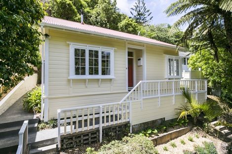 Photo of property in 12 Governor Road, Northland, Wellington, 6012