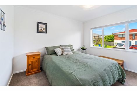 Photo of property in 2 Sunrise Lane, Te Atatu South, Auckland, 0610