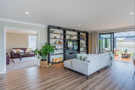 Photo of property in 11 Mahia Lane, Waikanae, 5036