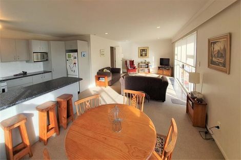 Photo of property in 10 Lime Crescent, Papakura, 2110