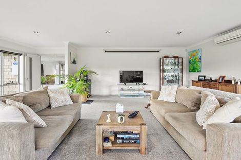 Photo of property in 10 Parker Road, Huntly, 3771